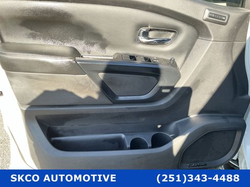 Used 2018 Nissan Titan SL w/ Midnight Edition image 12