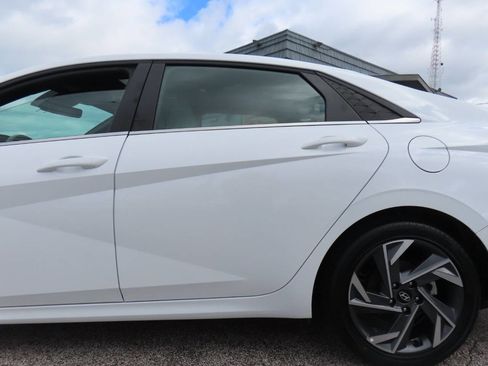 Used 2025 Hyundai Elantra Limited image 27