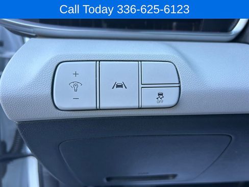 Used 2022 Hyundai Elantra Limited FWD image 16