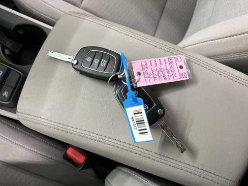 Used 2019 Hyundai Tucson SE AWD/4WD image 12