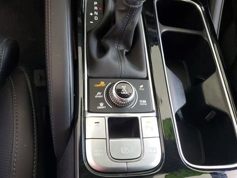 Certified 2025 Kia Telluride SX Prestige X-Line AWD/4WD image 28