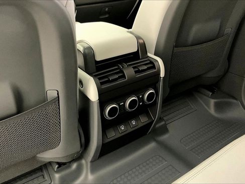 Used 2025 Land Rover Defender 110 X-Dynamic SE image 10