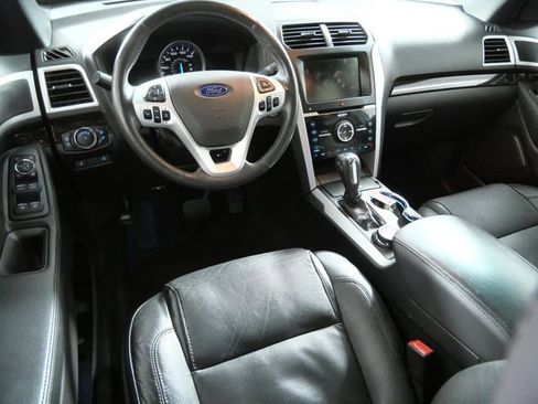 Used 2015 Ford Explorer Limited w/ Equipment Group 302A AWD/4WD image 4
