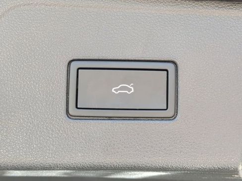 Certified 2024 Volkswagen Atlas SE image 10