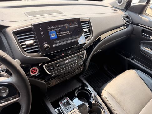Used 2019 Honda Pilot Touring image 13