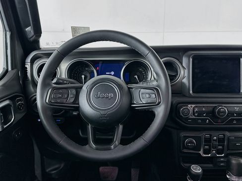 Used 2023 Jeep Wrangler Unlimited w/ Cold Weather Group image 17