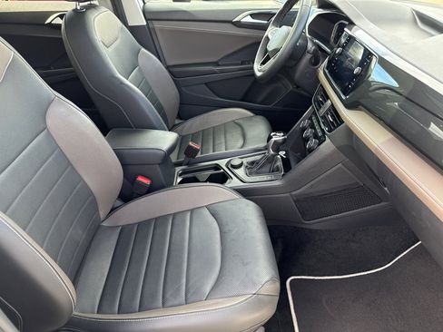 Used 2023 Volkswagen Taos SEL image 15