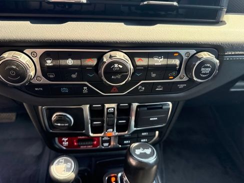 Used 2024 Jeep Wrangler Unlimited Rubicon 4xe AWD/4WD image 27