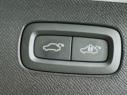 Used 2026 Volvo XC90 B6 Plus w/ Protection Package Premier AWD/4WD image 40