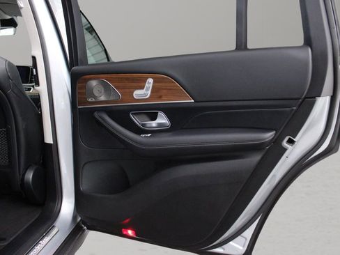 Used 2023 Mercedes-Benz GLS 450 4MATIC image 28