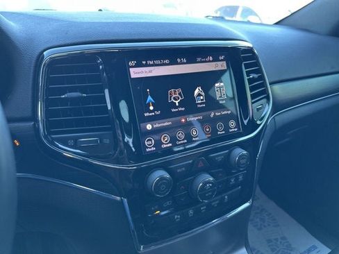 Used 2019 Jeep Grand Cherokee Limited image 18