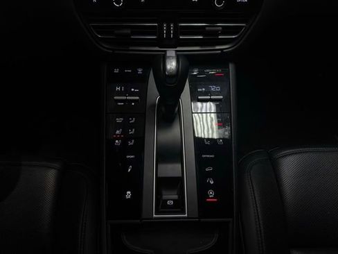 Used 2024 Porsche Macan Base image 33