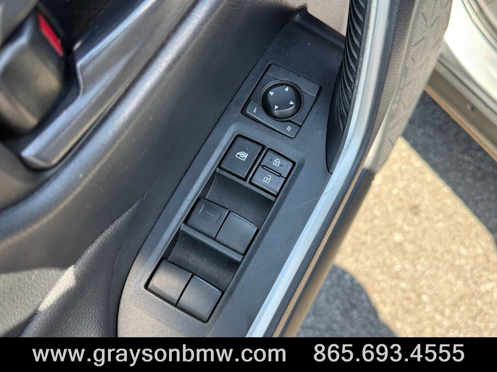 Used 2021 Toyota RAV4 LE AWD/4WD image 16