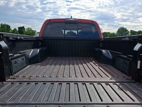 Used 2017 Toyota Tacoma SR5 w/ Tow Package AWD/4WD image 29