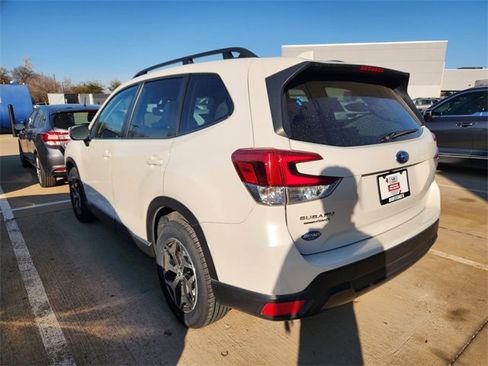 Used 2022 Subaru Forester Premium image 3