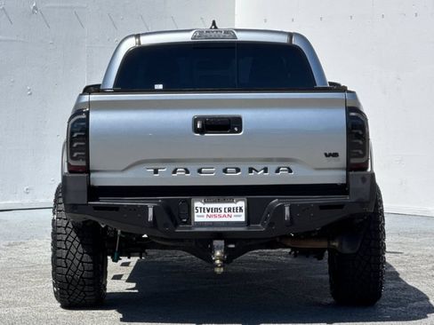 Used 2022 Toyota Tacoma TRD Off-Road w/ TRD Premium Off Road Package AWD/4WD image 4