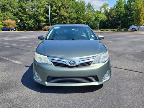 Used 2014 Toyota Camry XLE w/ Leather Package FWD image 2