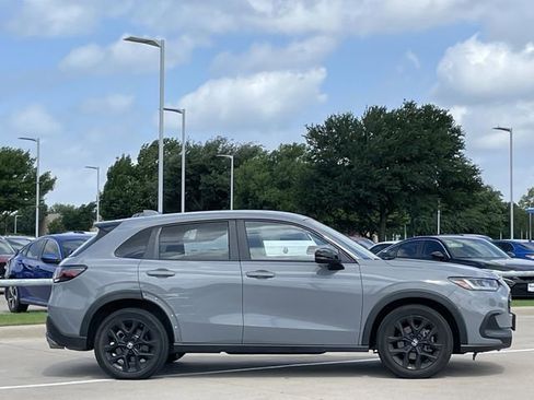 Used 2024 Honda HR-V Sport image 3