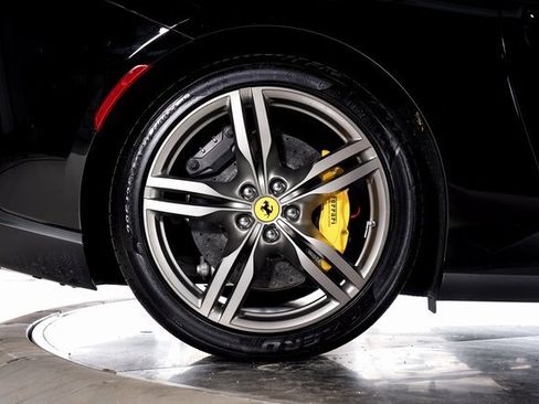 Certified 2019 Ferrari Portofino image 19