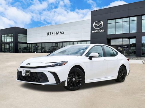 Used 2025 Toyota Camry SE w/ Multimedia Upgrade Package FWD image 1