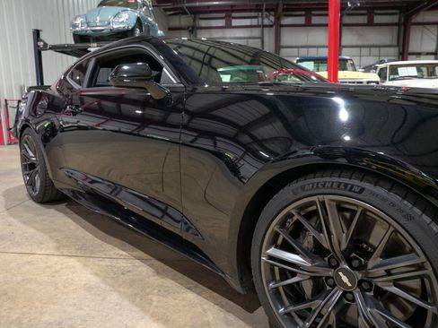 Used 2018 Chevrolet Camaro ZL1 RWD image 34