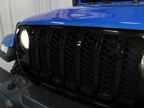 Used 2021 Jeep Gladiator Sport AWD/4WD image 30