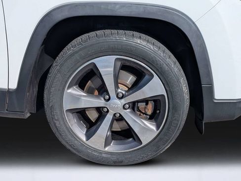 Used 2020 Jeep Cherokee Limited FWD image 10