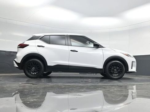 Used 2022 Nissan Kicks S image 47