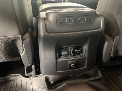 Used 2017 Nissan Titan SV image 32