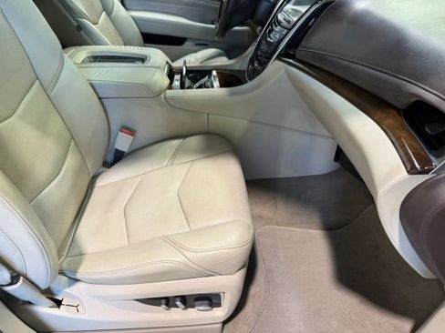 Used 2017 Cadillac Escalade ESV Premium Luxury image 26