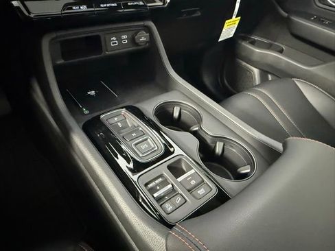 Used 2025 Honda Pilot TrailSport image 22