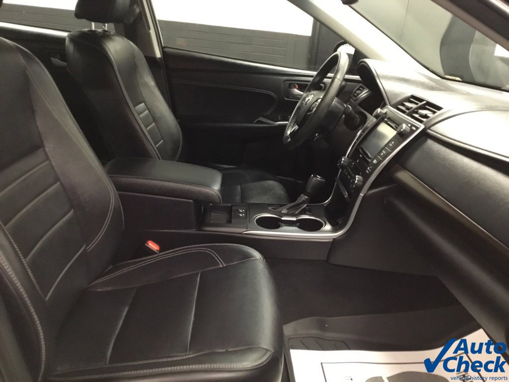 Used 2017 Toyota Camry XLE w/ Moonroof Package FWD image 36