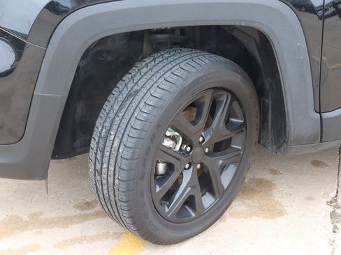 Used 2023 Jeep Renegade Altitude w/ Sun/Sound Group AWD/4WD image 17