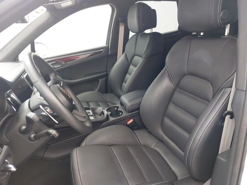 Certified 2025 Porsche Macan S AWD/4WD image 5