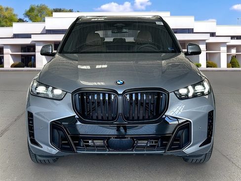 New 2026 BMW X5 xDrive40i w/ M Sport Package AWD/4WD image 2