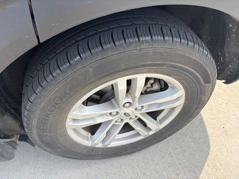 Used 2024 Ford Explorer XLT w/ Equipment Group 202A RWD image 9