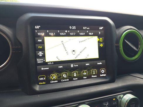 Used 2022 Jeep Gladiator Overland AWD/4WD image 17