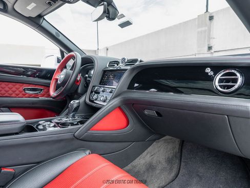 Used 2022 Bentley Bentayga image 38