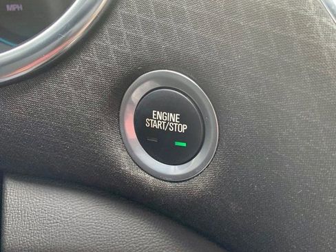 Used 2017 Chevrolet Malibu LT image 32