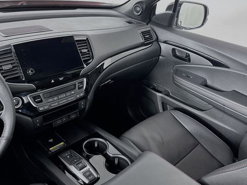 Certified 2024 Honda Passport Black Edition image 24