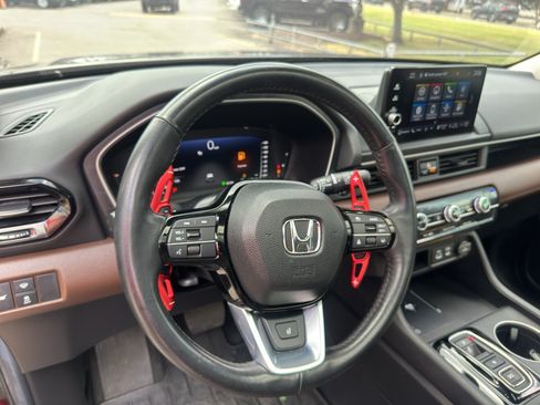 Used 2025 Honda Pilot Elite image 23