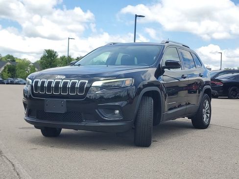 Used 2019 Jeep Cherokee Latitude Plus AWD/4WD image 4