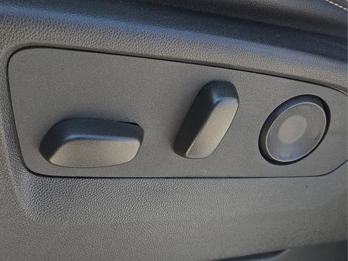 Used 2024 GMC Yukon SLT RWD image 24