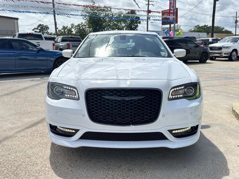 Used 2023 Chrysler 300 Touring L RWD image 2