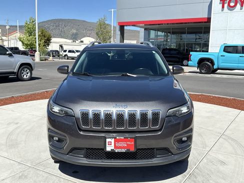 Used 2019 Jeep Cherokee Latitude Plus w/ Comfort/Convenience Group AWD/4WD image 3
