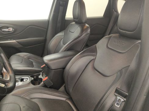 Used 2019 Jeep Cherokee Limited FWD image 17