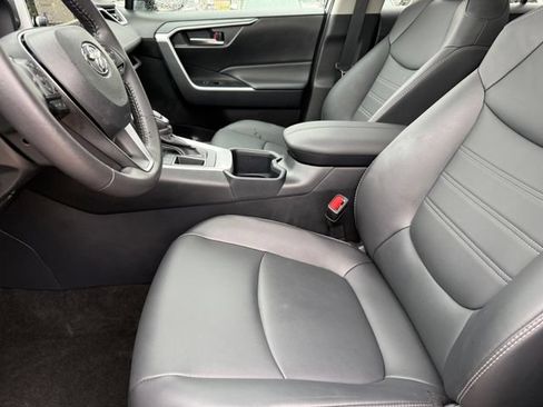 Used 2025 Toyota RAV4 XLE Premium FWD image 9