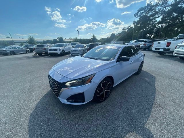 Used 2024 Nissan Altima 2.5 SR FWD image 3