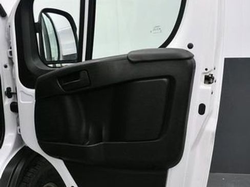 Used 2025 RAM ProMaster 2500 w/ Convenience Group FWD image 9
