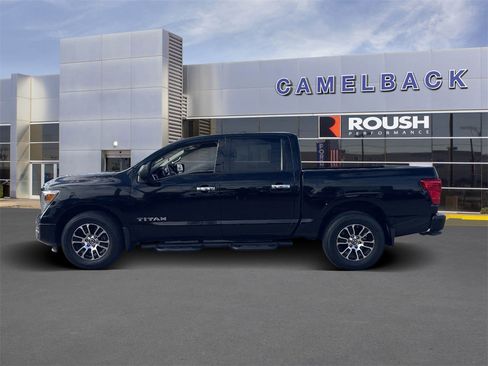 Used 2021 Nissan Titan SV w/ SV Convenience Package image 2